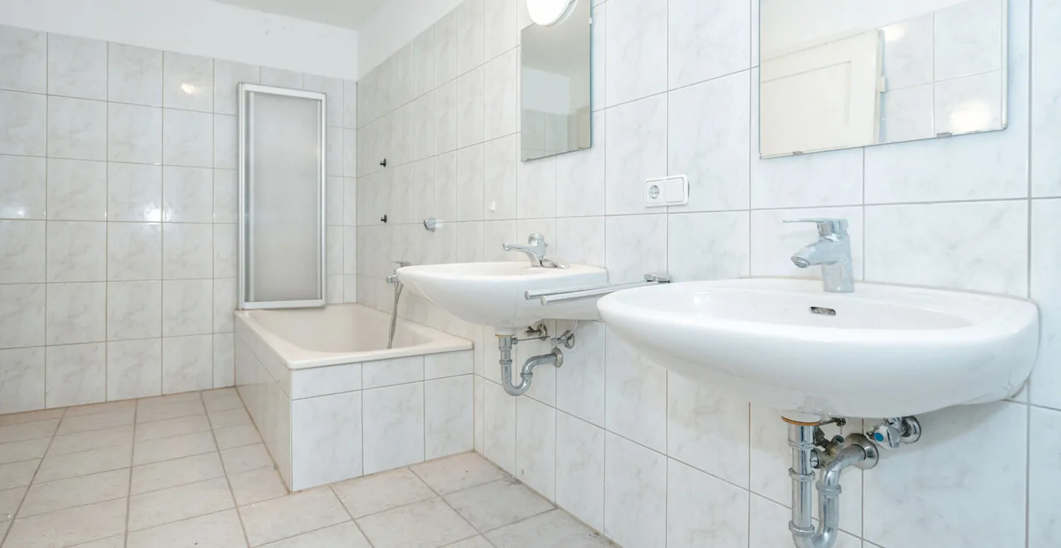 Denkmalgeschützter Altbau: 5-Zimmer-Wohnung mit spektakulärem Felsengarten