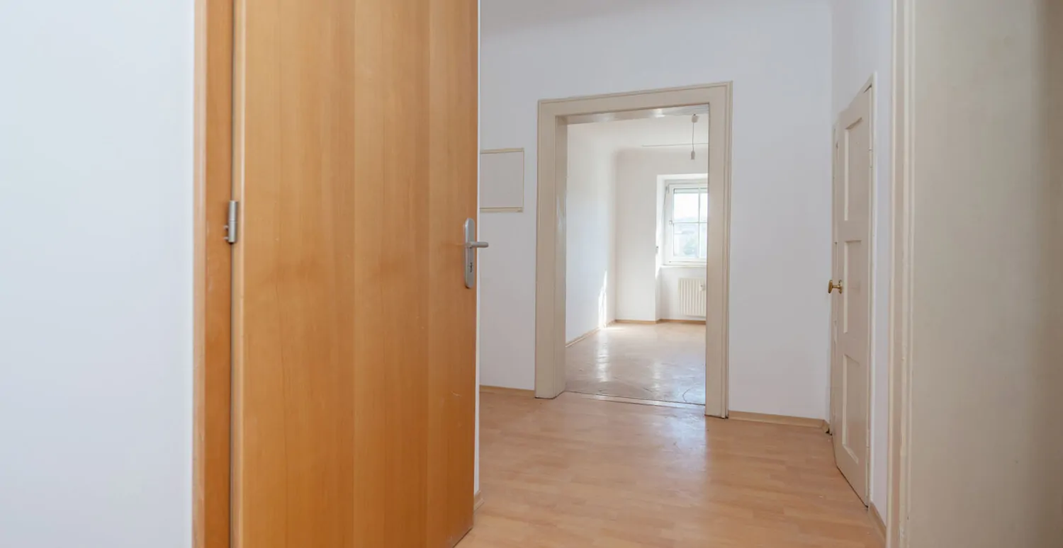 Denkmalgeschützter Altbau: 5-Zimmer-Wohnung mit spektakulärem Felsengarten