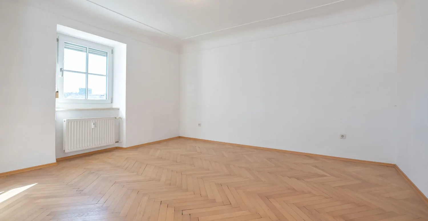 Denkmalgeschützter Altbau: 5-Zimmer-Wohnung mit spektakulärem Felsengarten