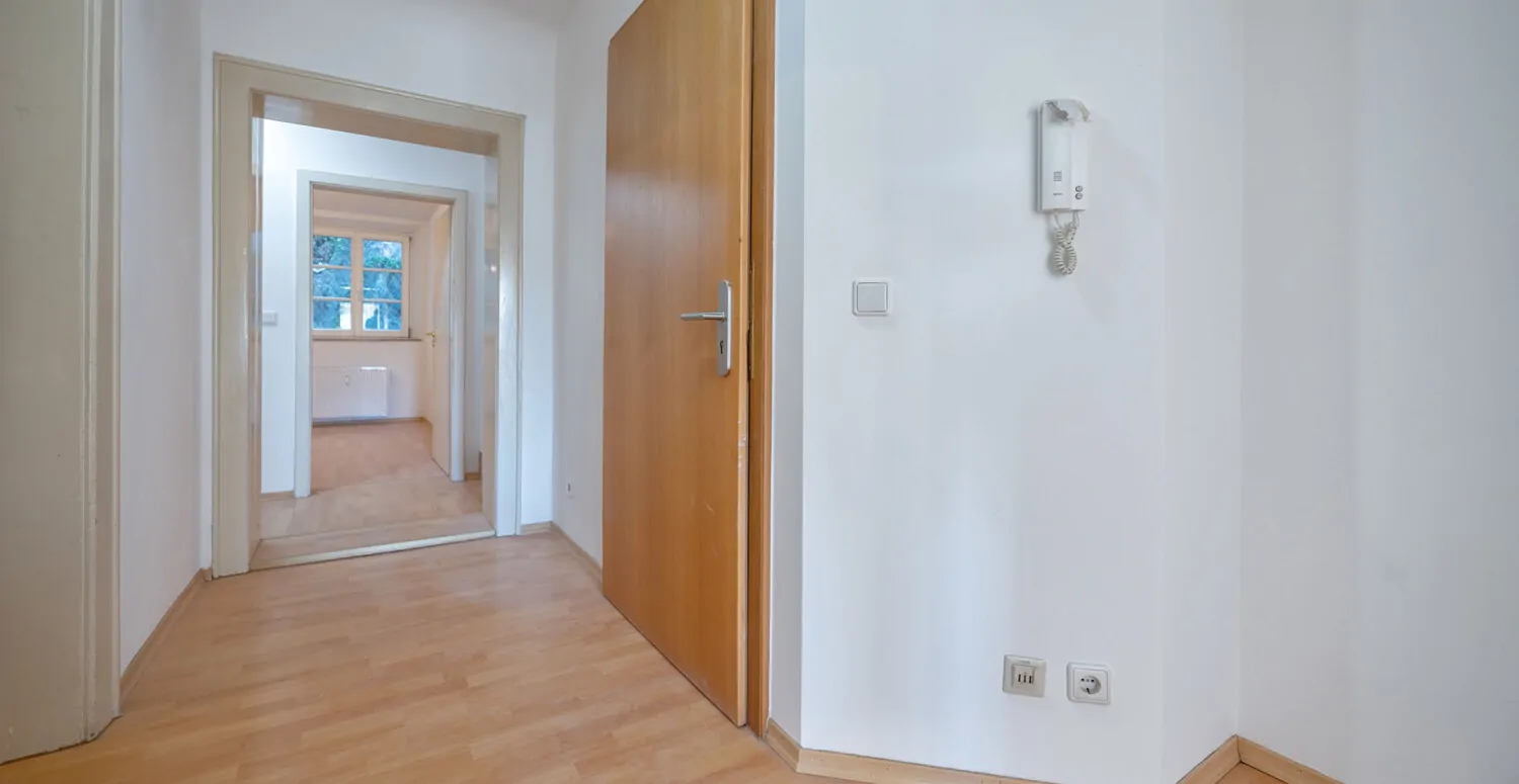 Denkmalgeschützter Altbau: 5-Zimmer-Wohnung mit spektakulärem Felsengarten