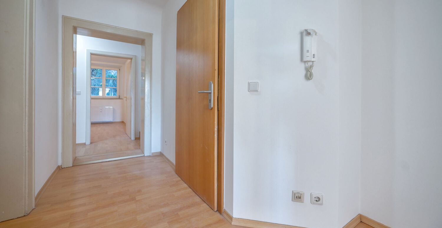 Denkmalgeschützter Altbau: 5-Zimmer-Wohnung mit spektakulärem Felsengarten