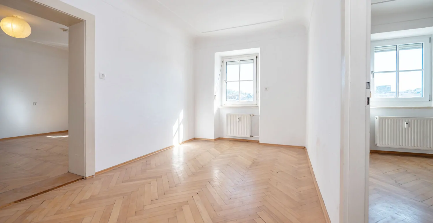 Denkmalgeschützter Altbau: 5-Zimmer-Wohnung mit spektakulärem Felsengarten