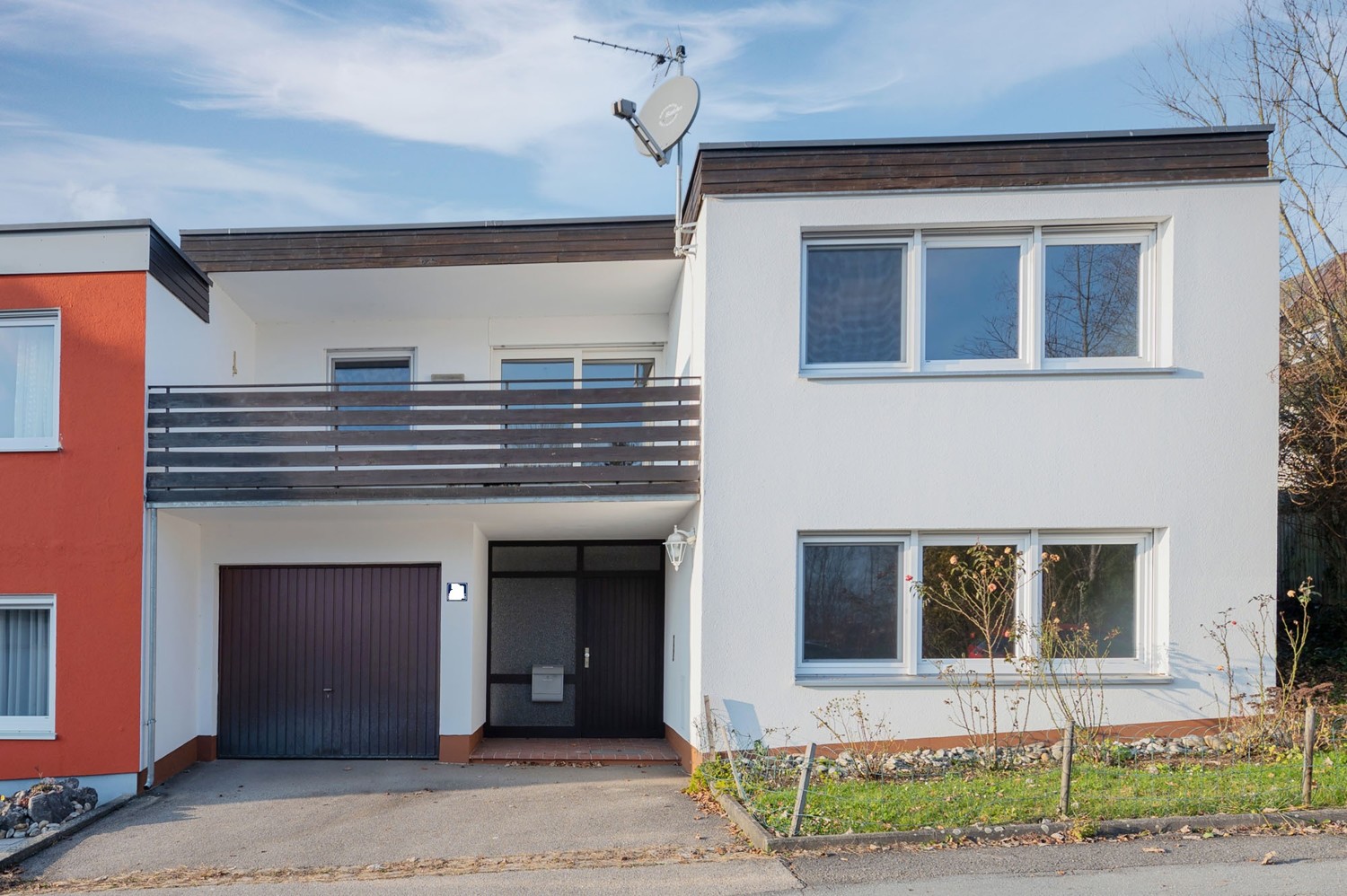 Gepflegtes Einfamilienhaus mit sonniger Balkon-Terrasse