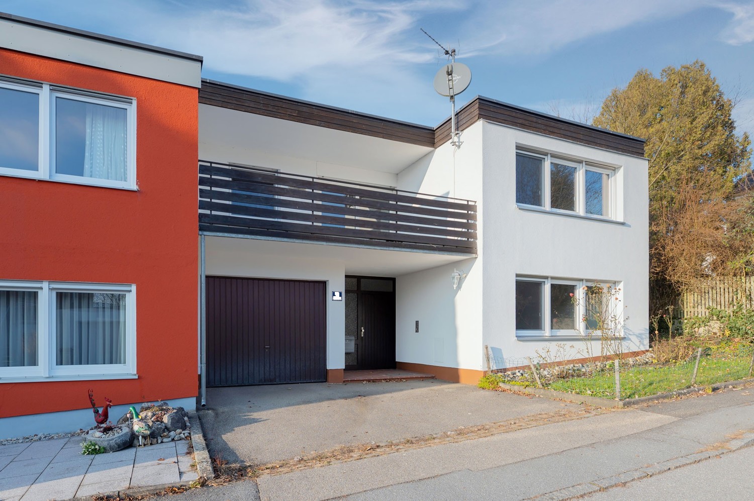 Gepflegtes Einfamilienhaus mit sonniger Balkon-Terrasse