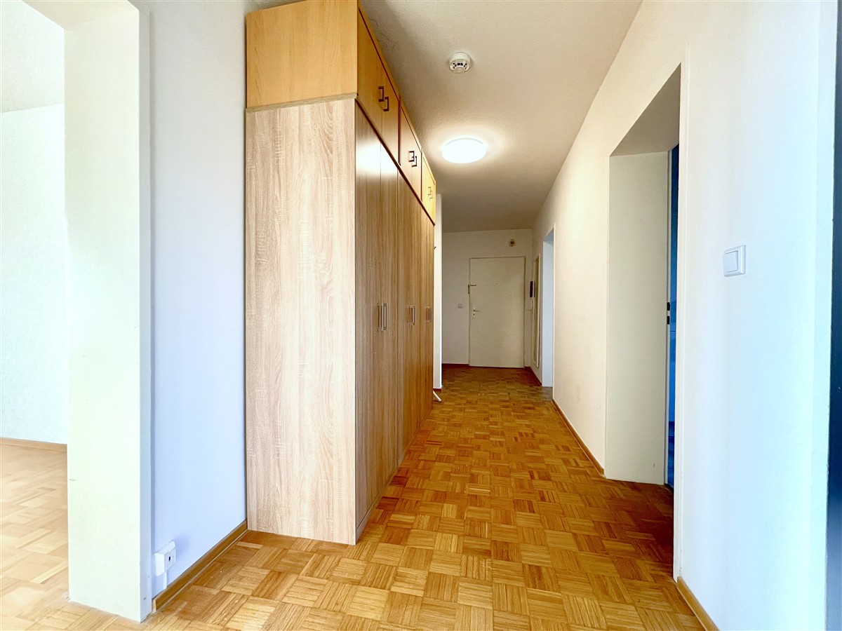 Schöne 3-Zi.-Whg. mit EBK, Balkon, TG-Platz und Fernblick