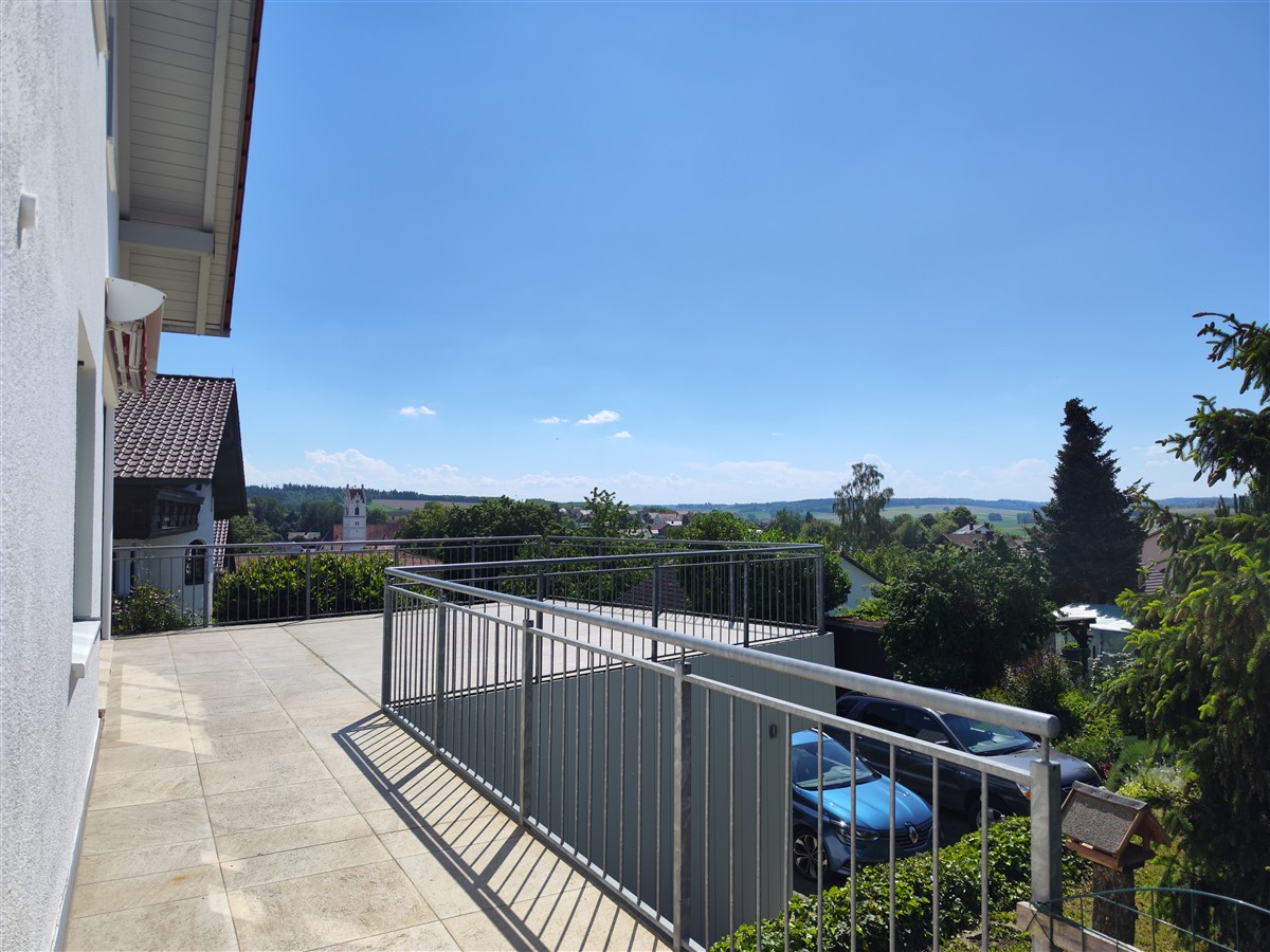 Einfamilienhaus mit Einliegerwohnung mit schönem Fernblick