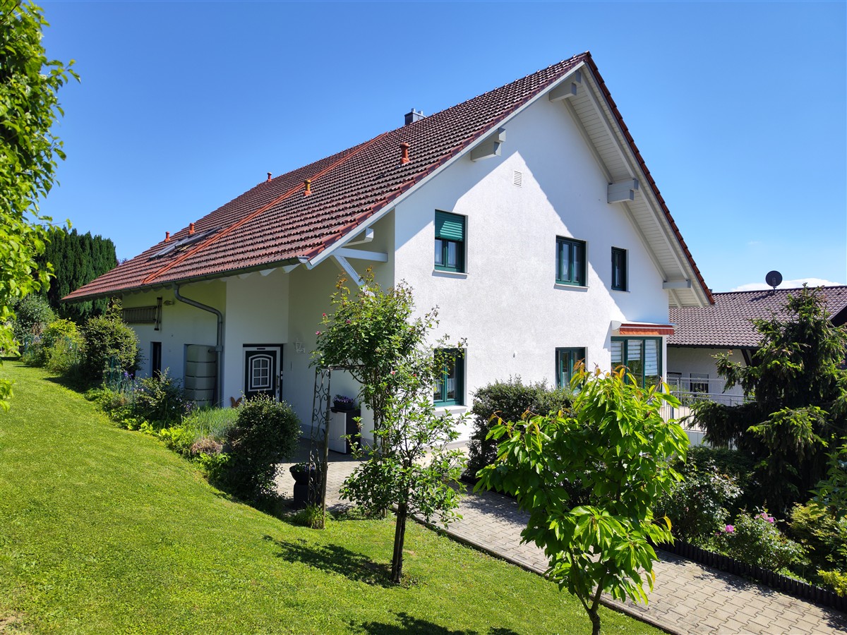 Einfamilienhaus mit Einliegerwohnung mit schönem Fernblick