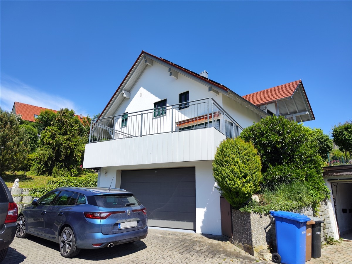 Einfamilienhaus mit Einliegerwohnung mit schönem Fernblick