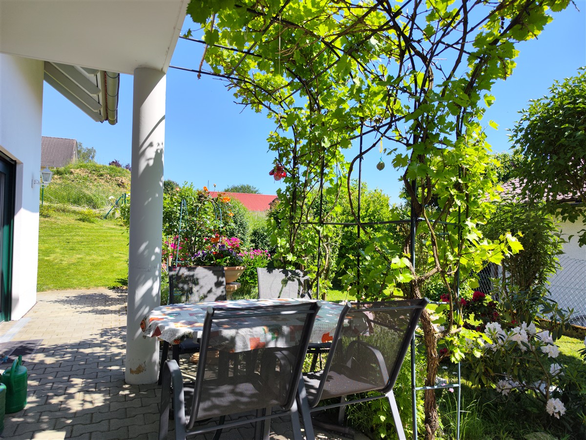 Einfamilienhaus mit Einliegerwohnung mit schönem Fernblick