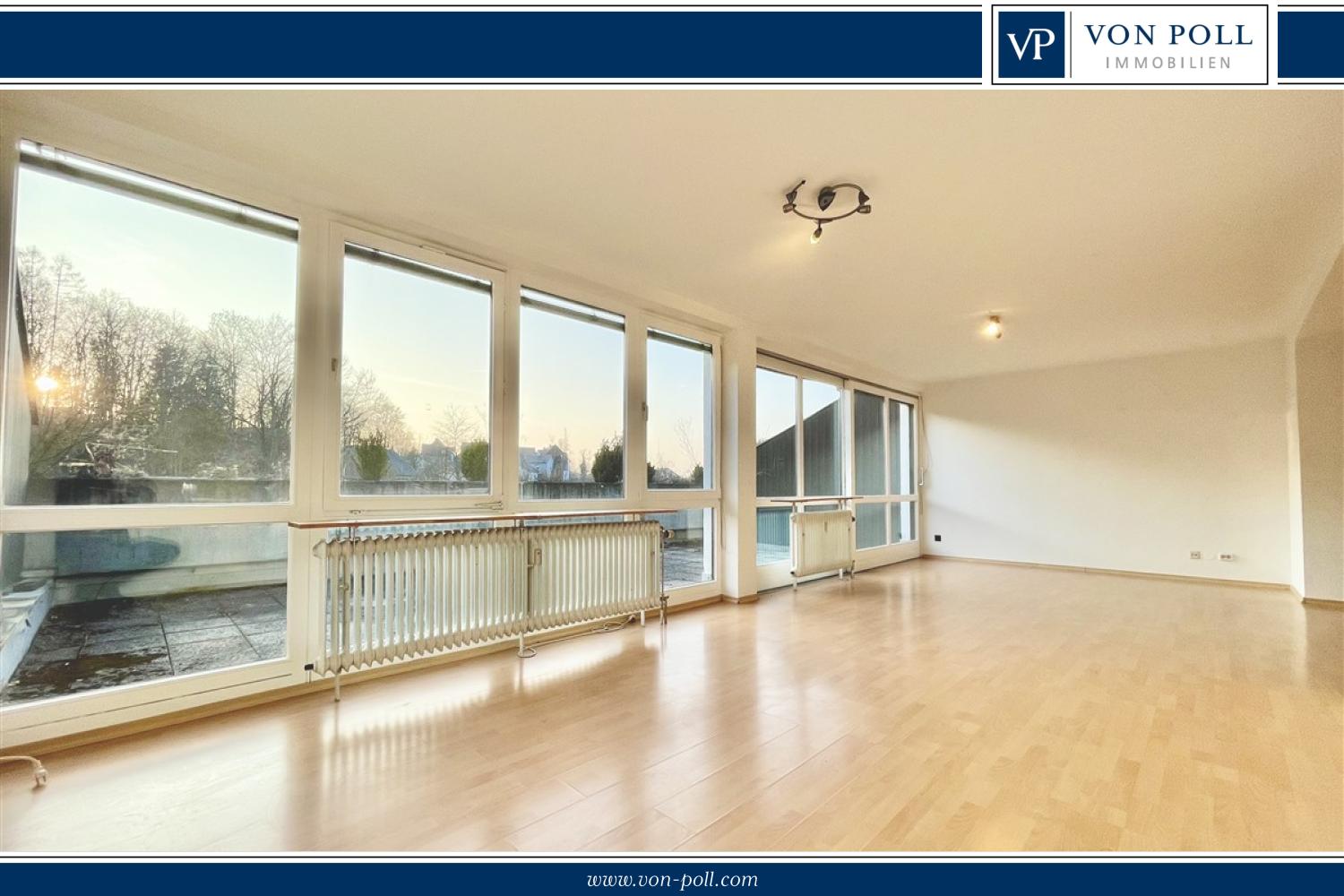 3 Zi.-Penthouse mit Weitblick und Garage: Lichtdurchflutetes Wohnen mit großer Sonnenterrasse