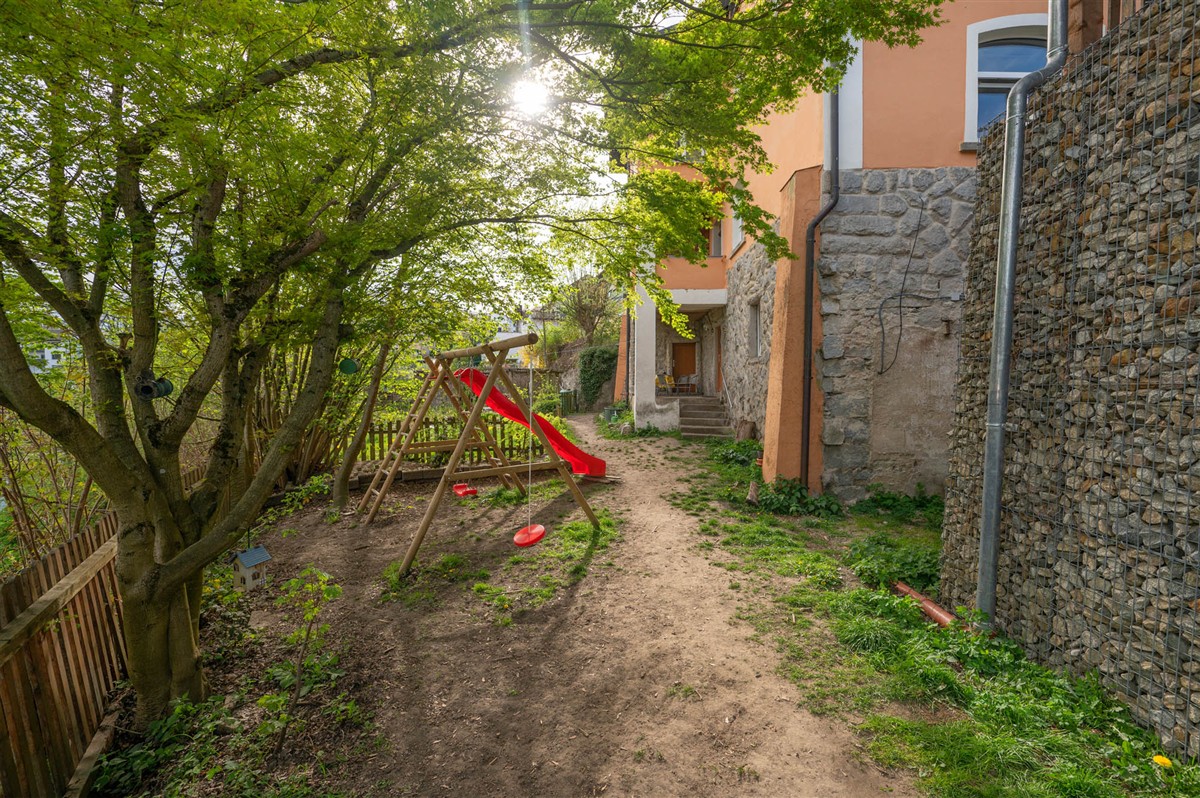 Top-Kapital-Anlage: Vollvermietetes Fünf-Parteien-Haus in zentraler Lage
