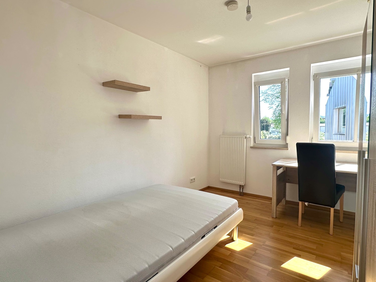 Schöne Wohnung mit  EBK und Stellplatz zu vermieten.