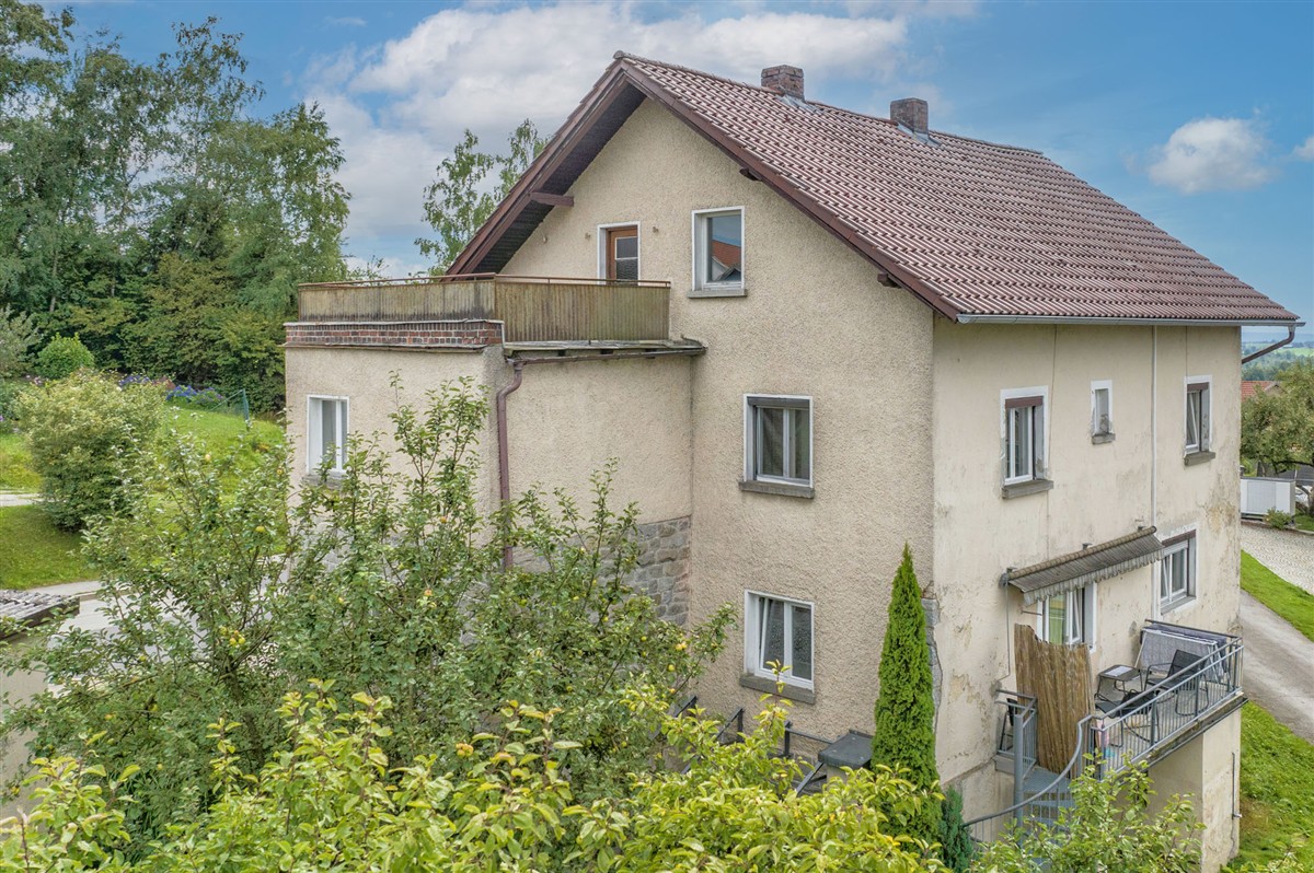 Vielseitig nutzbares Zweifamilienhaus mit Ausbaupotenzial