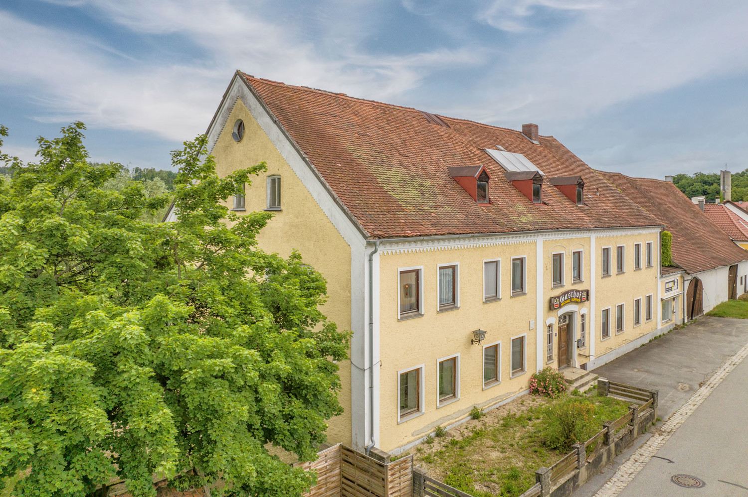 Bauträgergrundstück mit Gebäude-Ensemble incl. Denkmalschutz
Gebäude I mit gültiger Baugenehmigung