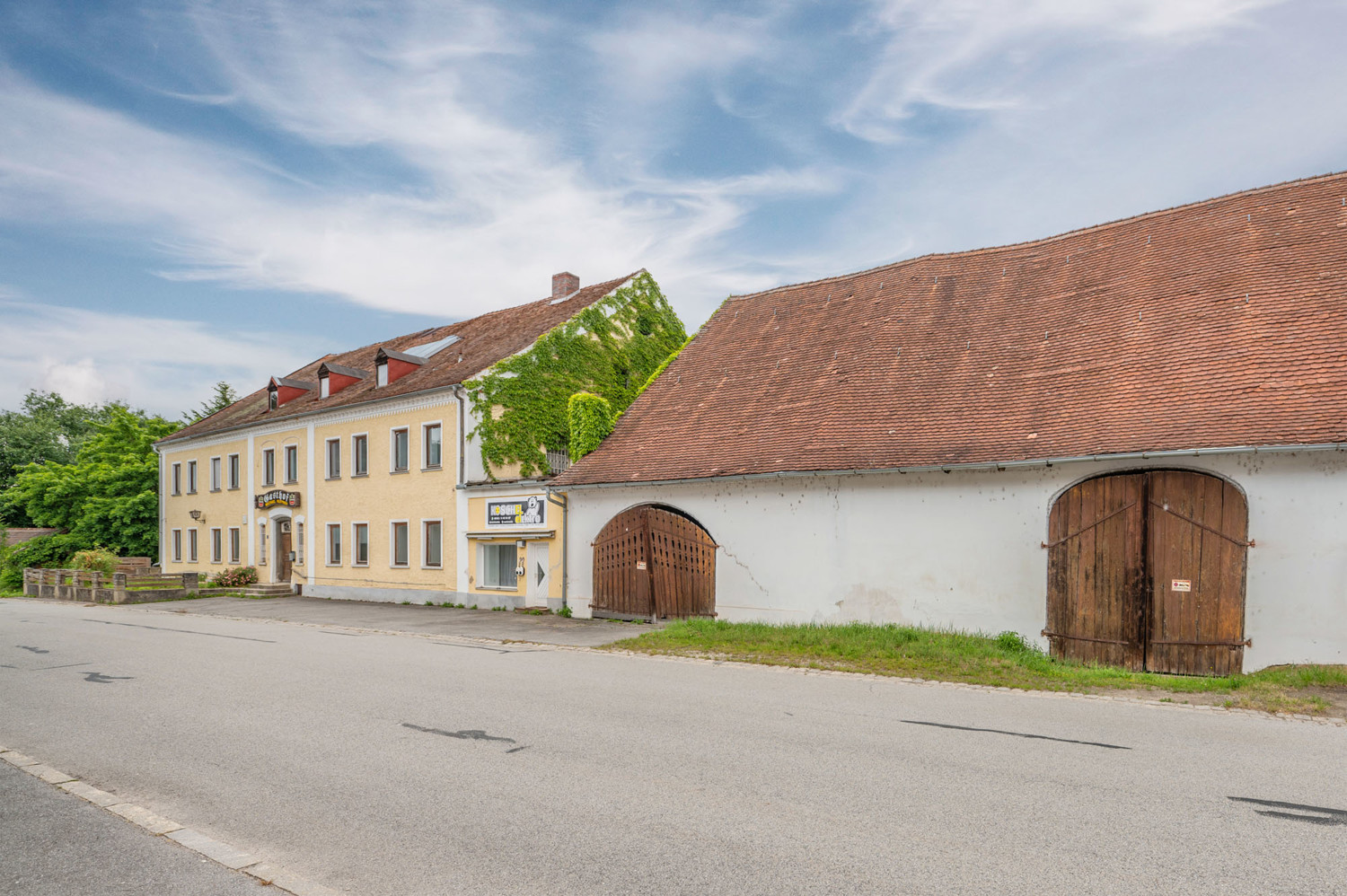 Bauträgergrundstück mit Gebäude-Ensemble incl. Denkmalschutz
Gebäude I mit gültiger Baugenehmigung