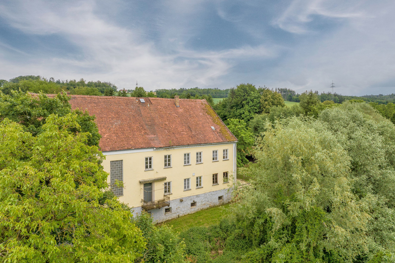 Bauträgergrundstück mit Gebäude-Ensemble incl. Denkmalschutz
Gebäude I mit gültiger Baugenehmigung