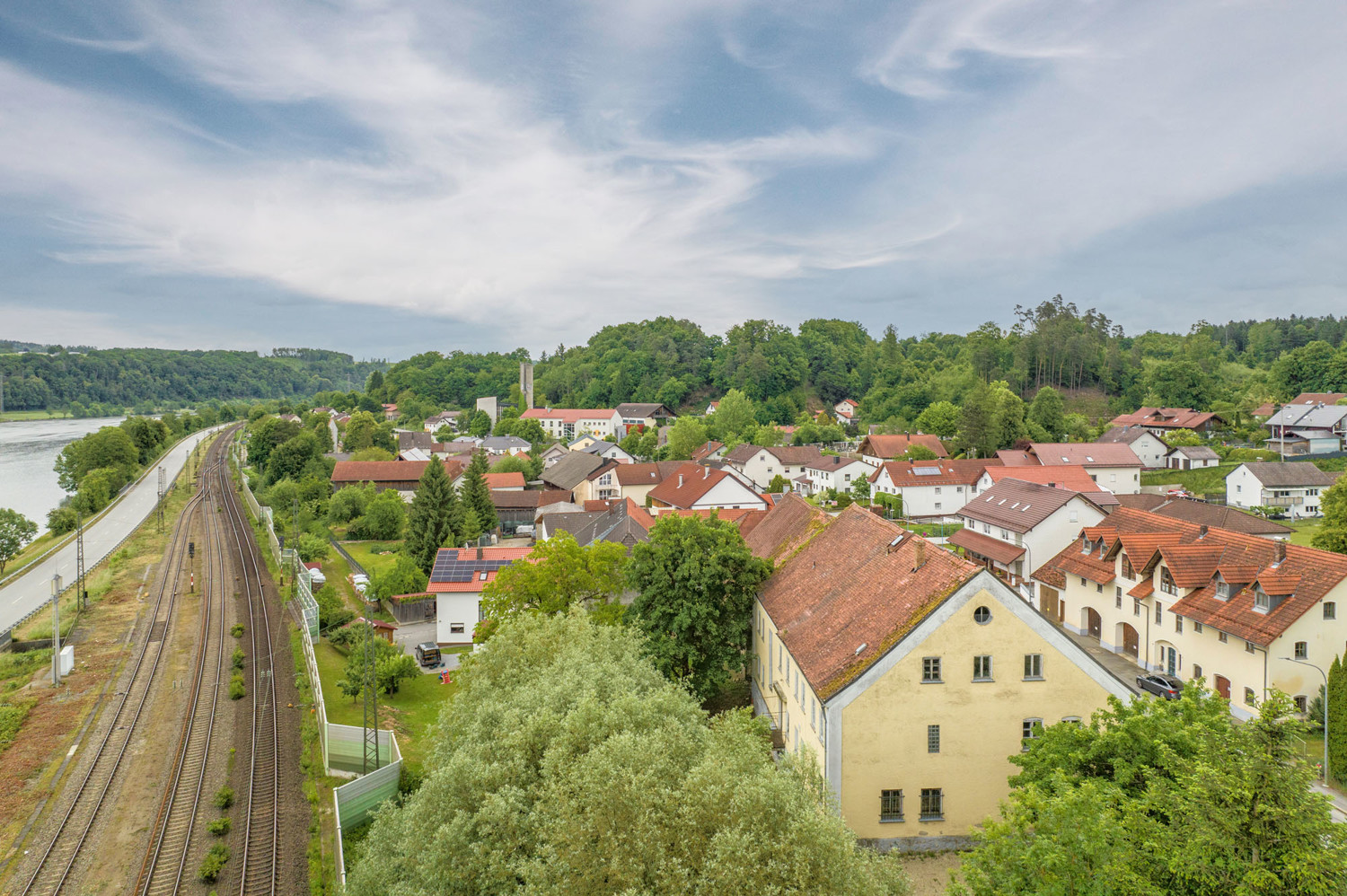 Bauträgergrundstück mit Gebäude-Ensemble incl. Denkmalschutz
Gebäude I mit gültiger Baugenehmigung