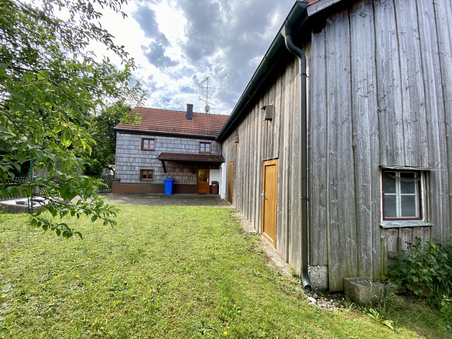 Denkmalgeschütztes, uriges Rottaler-Bauernhaus aus dem 
19. Jahrhundert