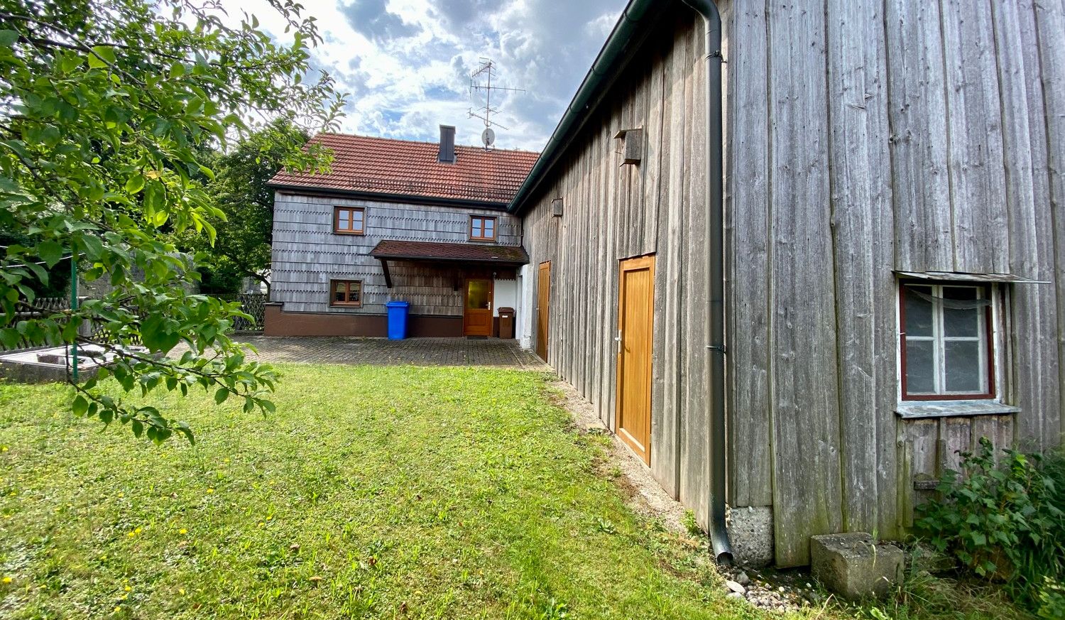 Denkmalgeschütztes, uriges Rottaler-Bauernhaus aus dem 
19. Jahrhundert