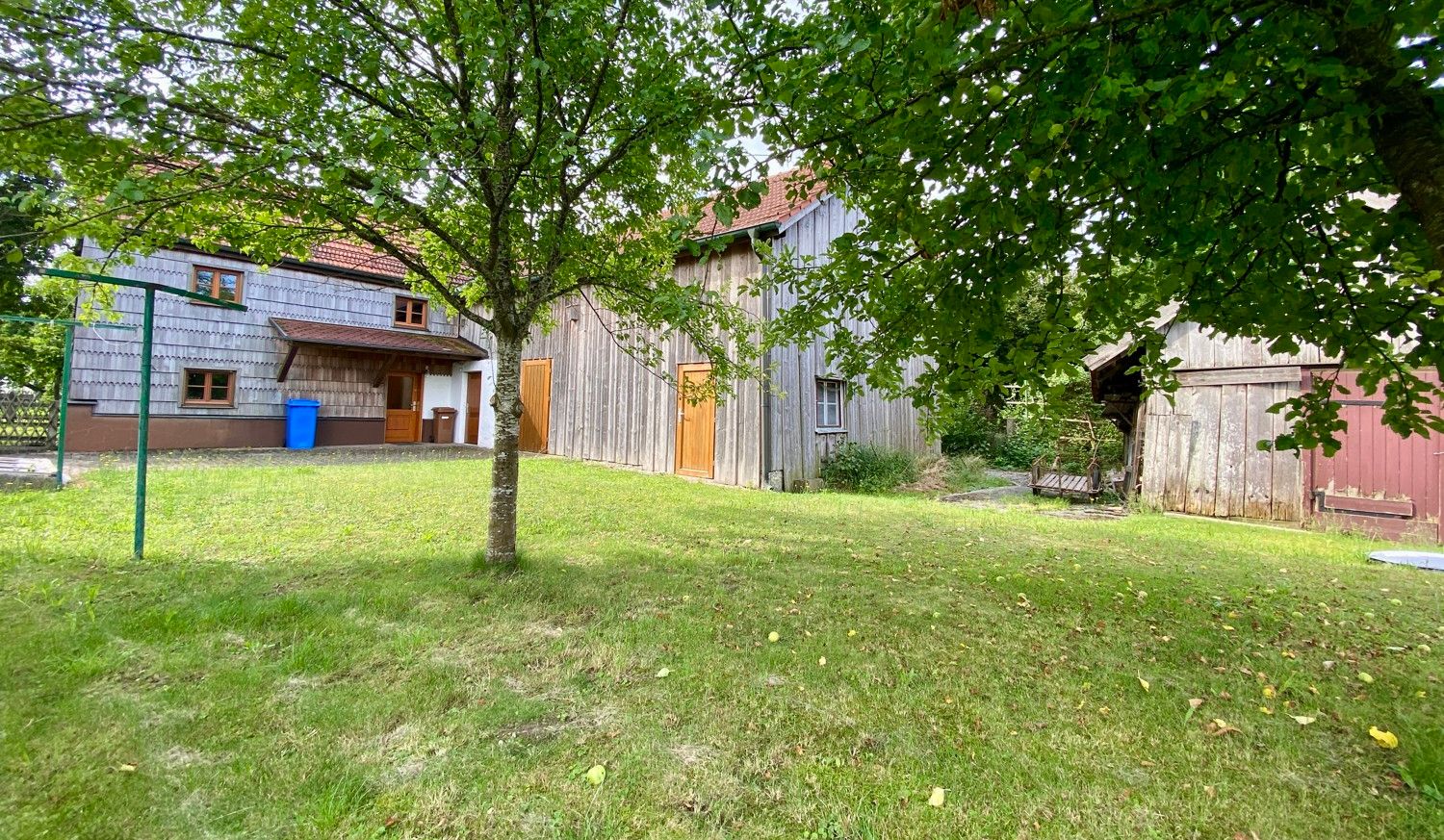 Denkmalgeschütztes, uriges Rottaler-Bauernhaus aus dem 
19. Jahrhundert