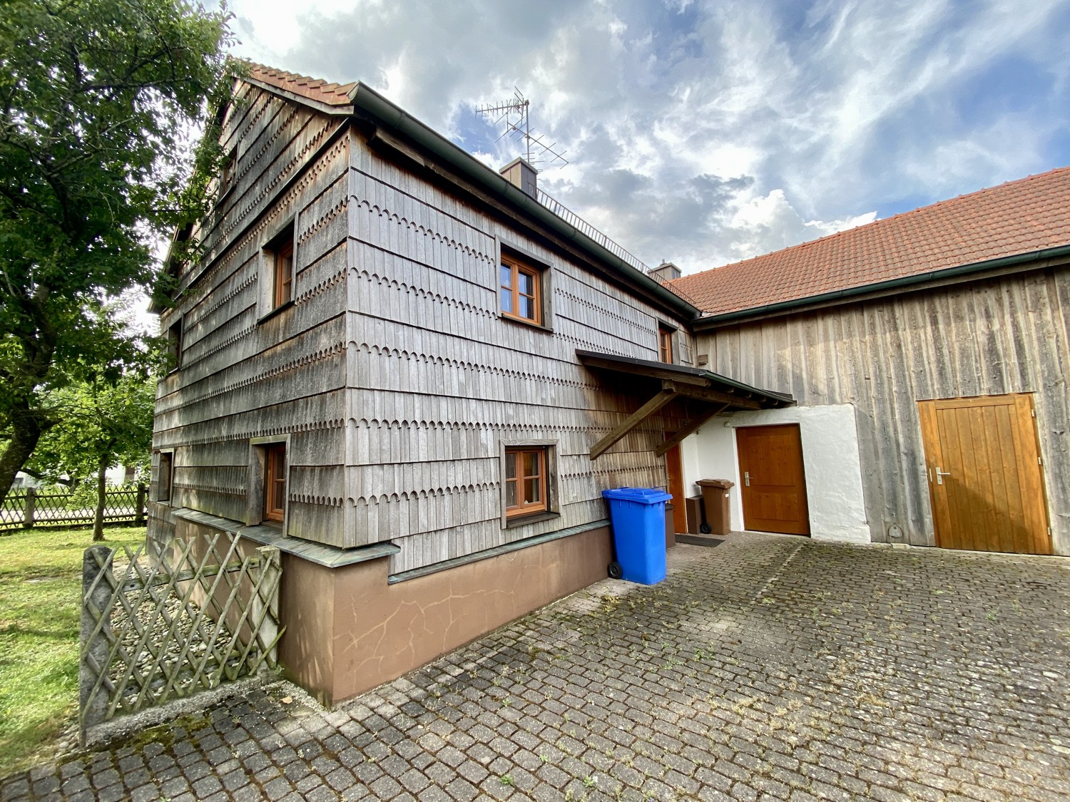 Denkmalgeschütztes, uriges Rottaler-Bauernhaus aus dem 
19. Jahrhundert