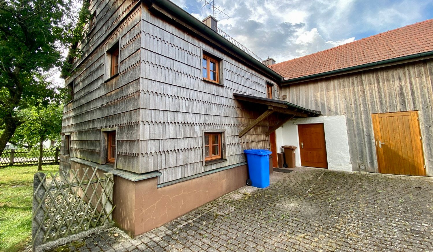 Denkmalgeschütztes, uriges Rottaler-Bauernhaus aus dem 
19. Jahrhundert
