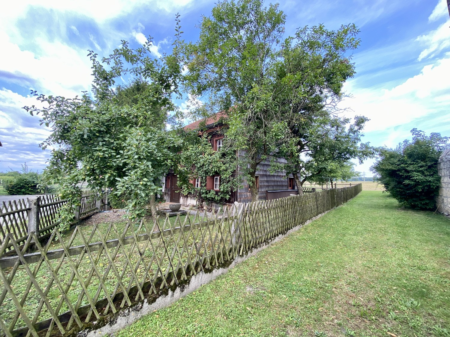 Denkmalgeschütztes, uriges Rottaler-Bauernhaus aus dem 
19. Jahrhundert