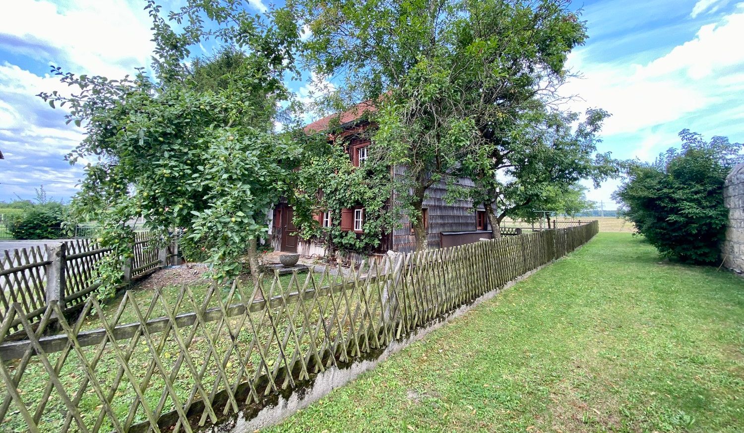 Denkmalgeschütztes, uriges Rottaler-Bauernhaus aus dem 
19. Jahrhundert