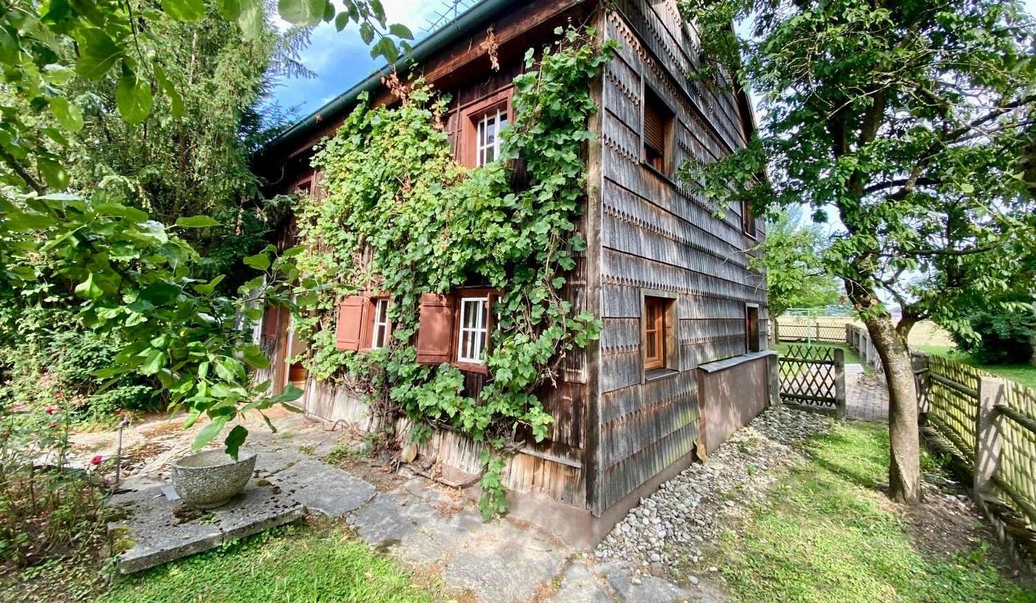 Denkmalgeschütztes, uriges Rottaler-Bauernhaus aus dem 
19. Jahrhundert