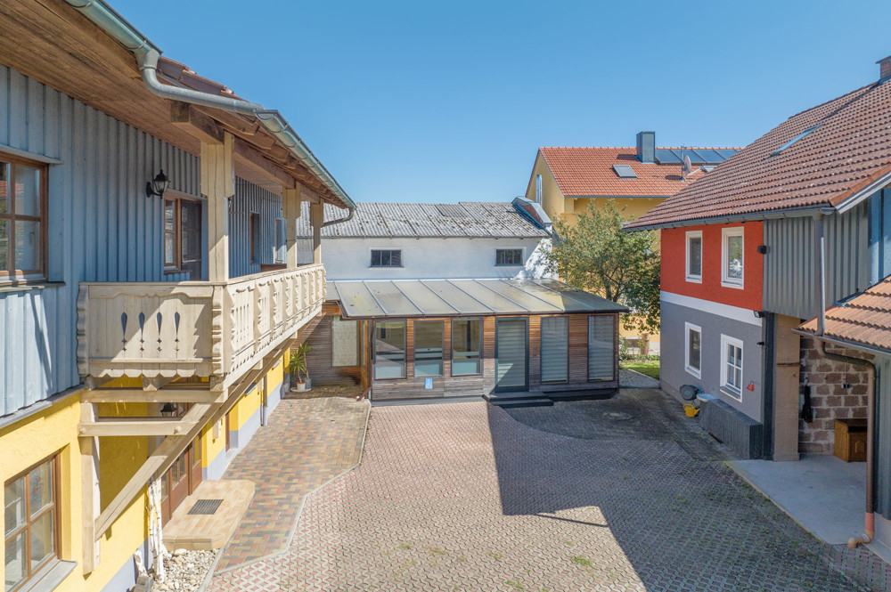 2 Häuser auf einem Grundstück mit Platz für die große Familie oder auch für Ihre Firma