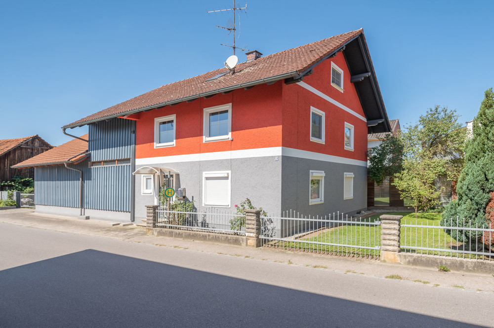 2 Häuser auf einem Grundstück mit Platz für die große Familie oder auch für Ihre Firma