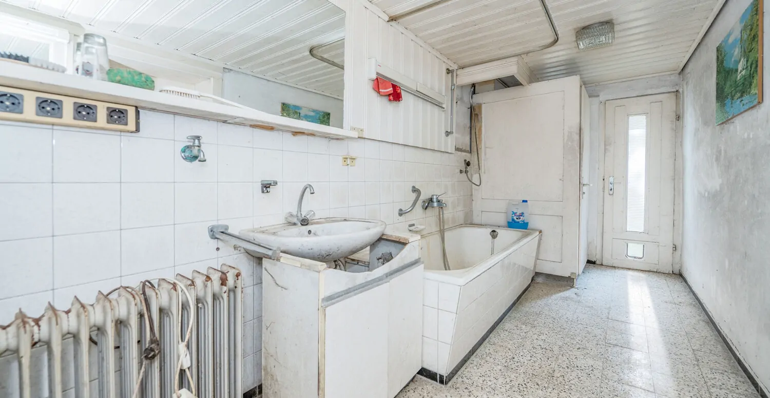 Ehemaliges landwirtschaftliches Anwesen mit 2 Wohnhäusern