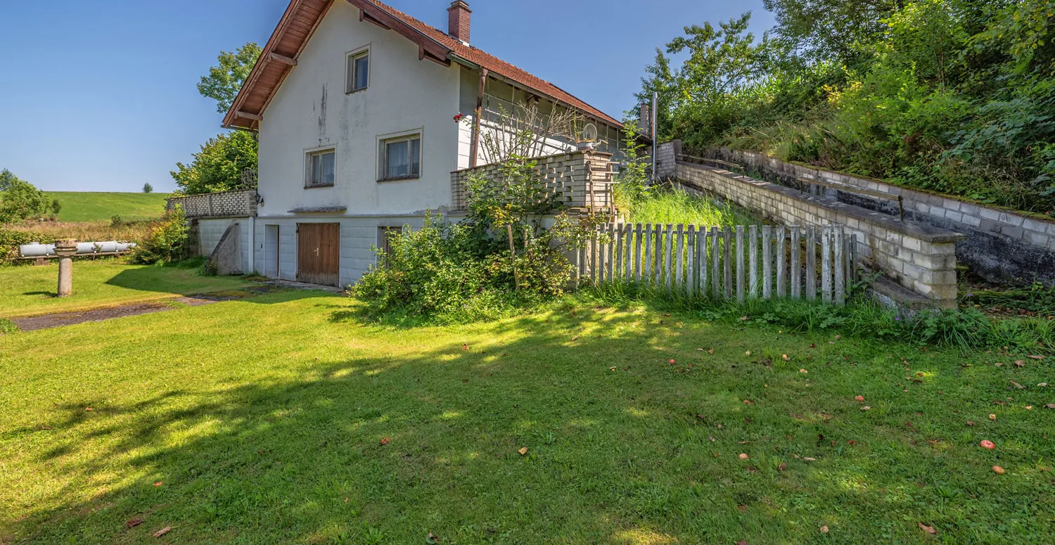 Ehemaliges landwirtschaftliches Anwesen mit 2 Wohnhäusern