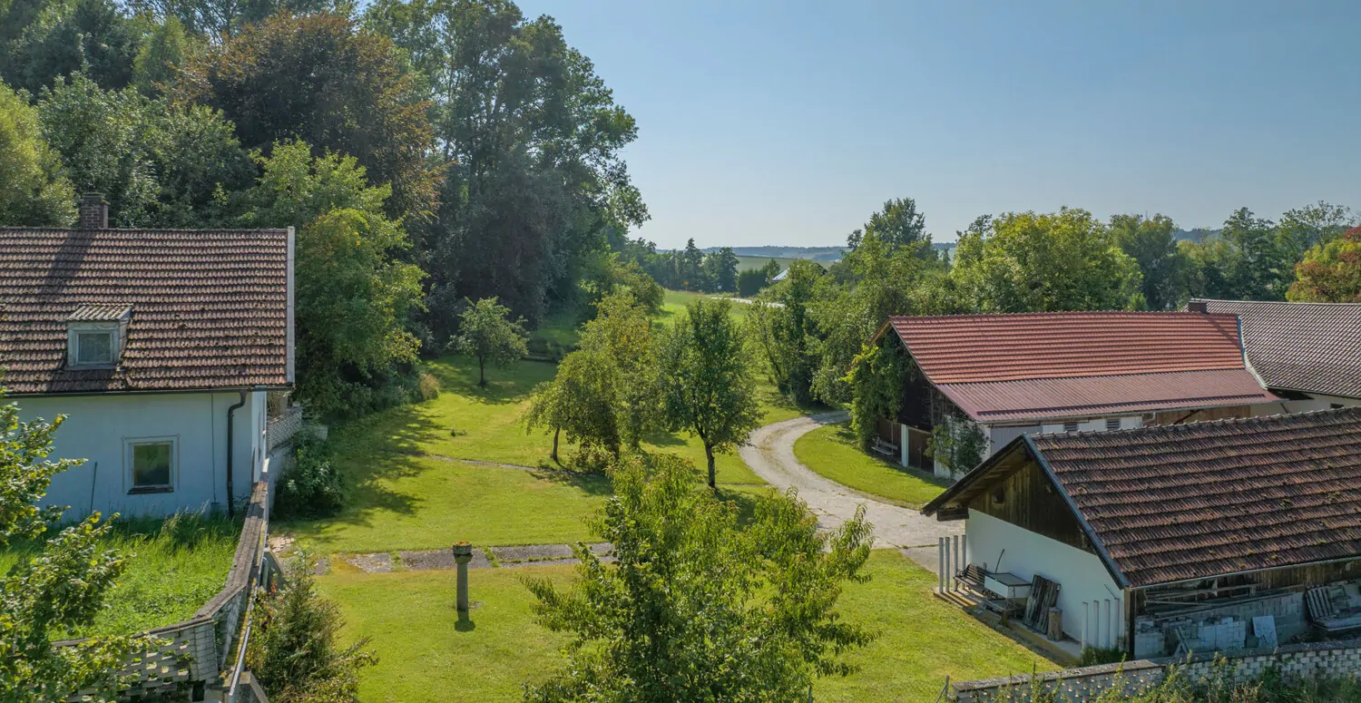 Ehemaliges landwirtschaftliches Anwesen mit 2 Wohnhäusern