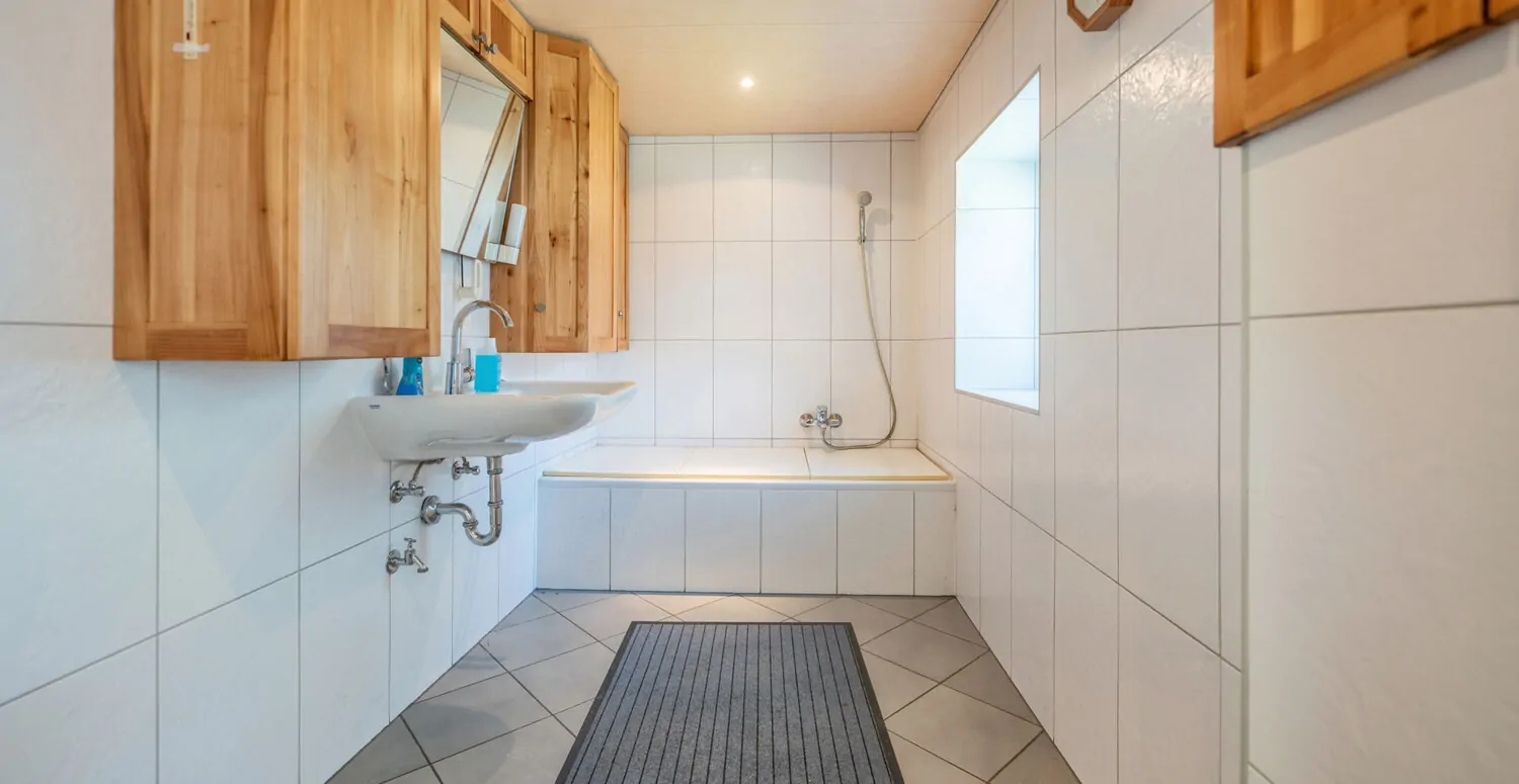 Ehemaliges landwirtschaftliches Anwesen mit 2 Wohnhäusern