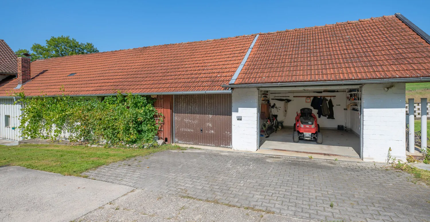 Ehemaliges landwirtschaftliches Anwesen mit 2 Wohnhäusern