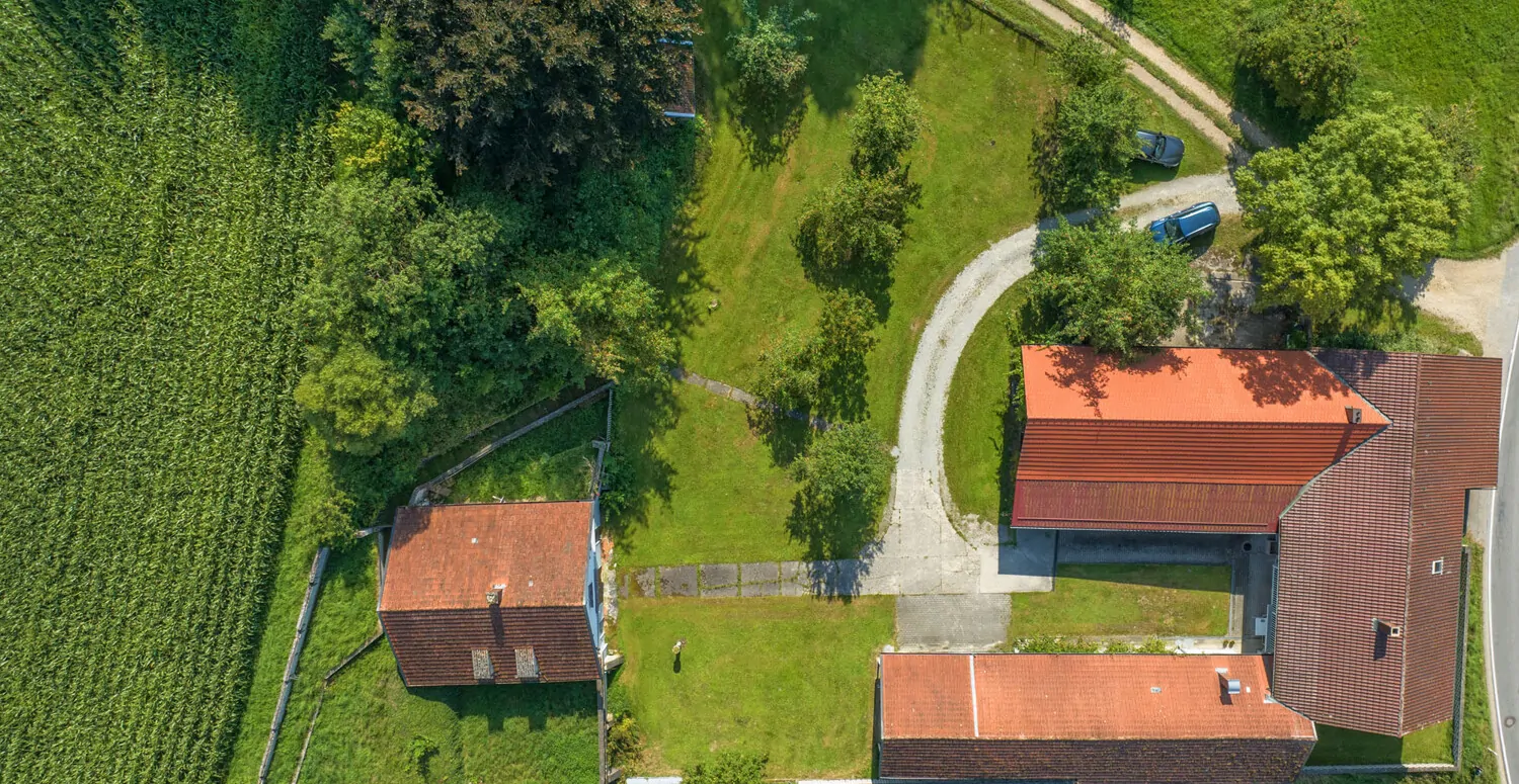 Ehemaliges landwirtschaftliches Anwesen mit 2 Wohnhäusern