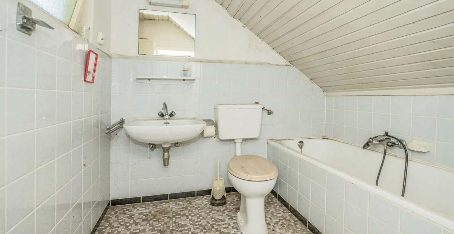 Ehemaliges landwirtschaftliches Anwesen mit 2 Wohnhäusern