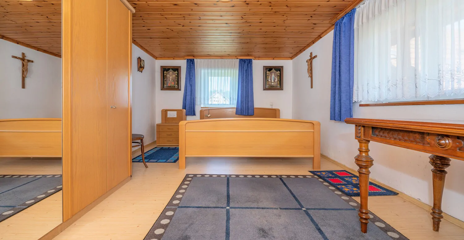 Ehemaliges landwirtschaftliches Anwesen mit 2 Wohnhäusern