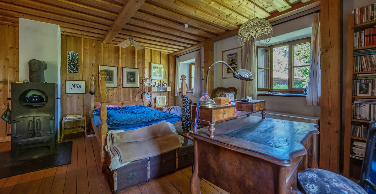 Denkmalgeschütztes Wohnhaus aus dem 18. Jahrhundert, ehemaliges Mühlengebäude in idyllischem Garten