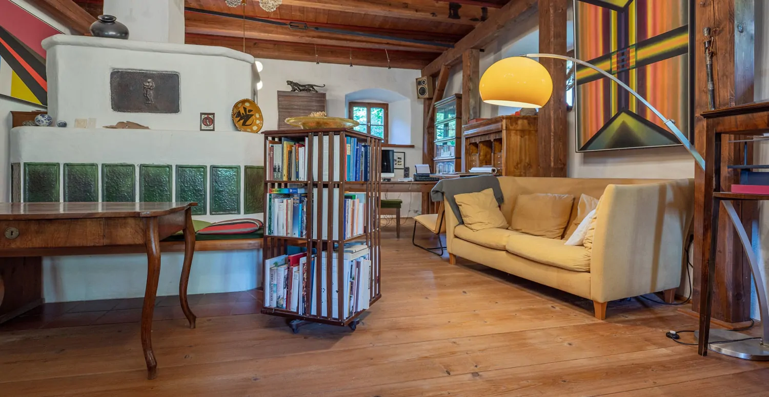 Denkmalgeschütztes Wohnhaus aus dem 18. Jahrhundert, ehemaliges Mühlengebäude in idyllischem Garten