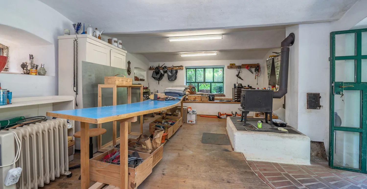 Denkmalgeschütztes Wohnhaus aus dem 18. Jahrhundert, ehemaliges Mühlengebäude in idyllischem Garten