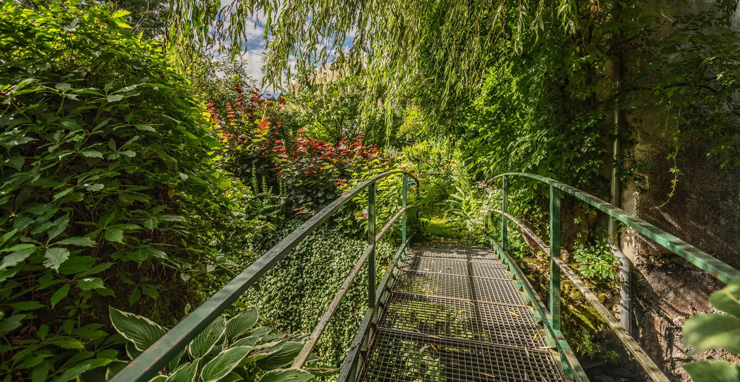 Denkmalgeschütztes Wohnhaus aus dem 18. Jahrhundert, ehemaliges Mühlengebäude in idyllischem Garten