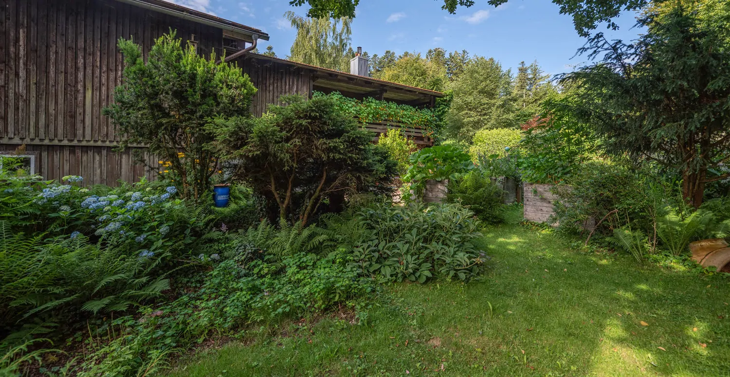 Denkmalgeschütztes Wohnhaus aus dem 18. Jahrhundert, ehemaliges Mühlengebäude in idyllischem Garten