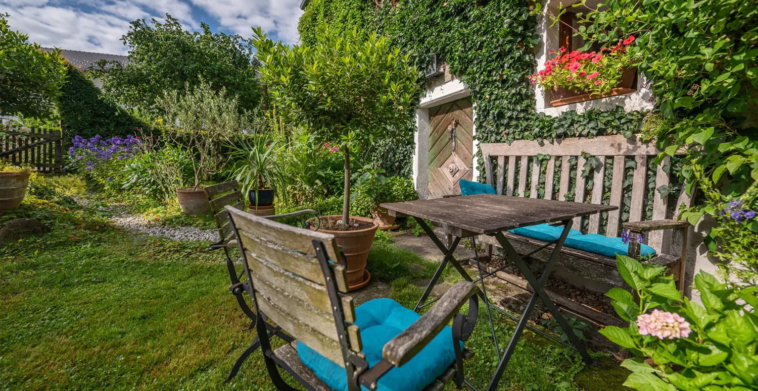 Denkmalgeschütztes Wohnhaus aus dem 18. Jahrhundert, ehemaliges Mühlengebäude in idyllischem Garten