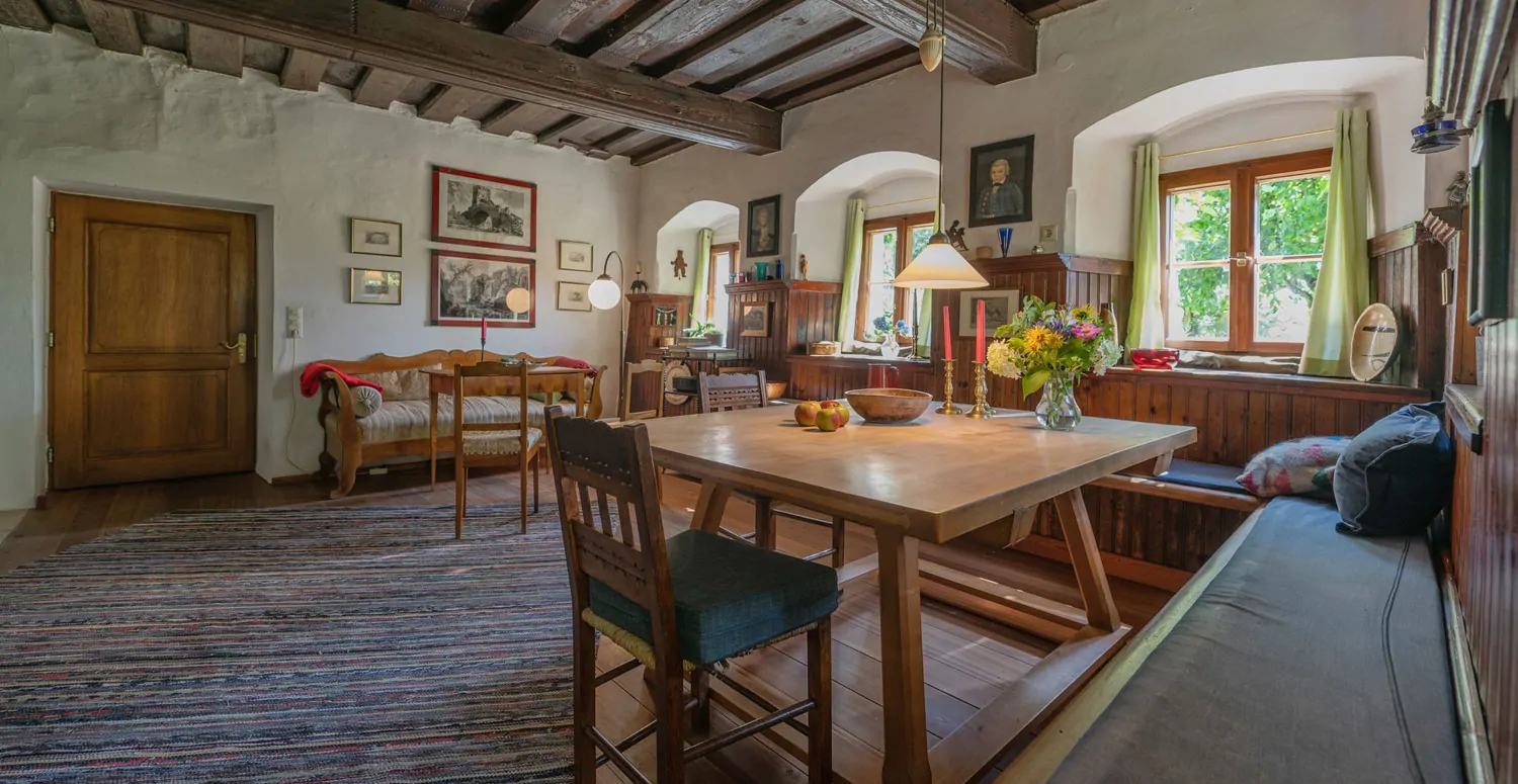 Denkmalgeschütztes Wohnhaus aus dem 18. Jahrhundert, ehemaliges Mühlengebäude in idyllischem Garten