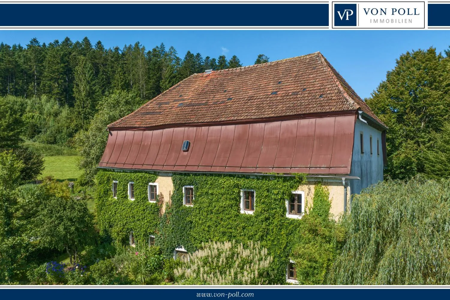 Bâtiment résidentiel classé du XVIIIe siècle, ancien moulin situé dans un jardin idyllique