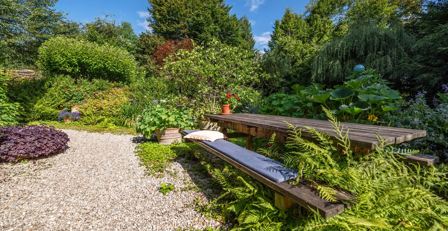 Denkmalgeschütztes Wohnhaus aus dem 18. Jahrhundert, ehemaliges Mühlengebäude in idyllischem Garten