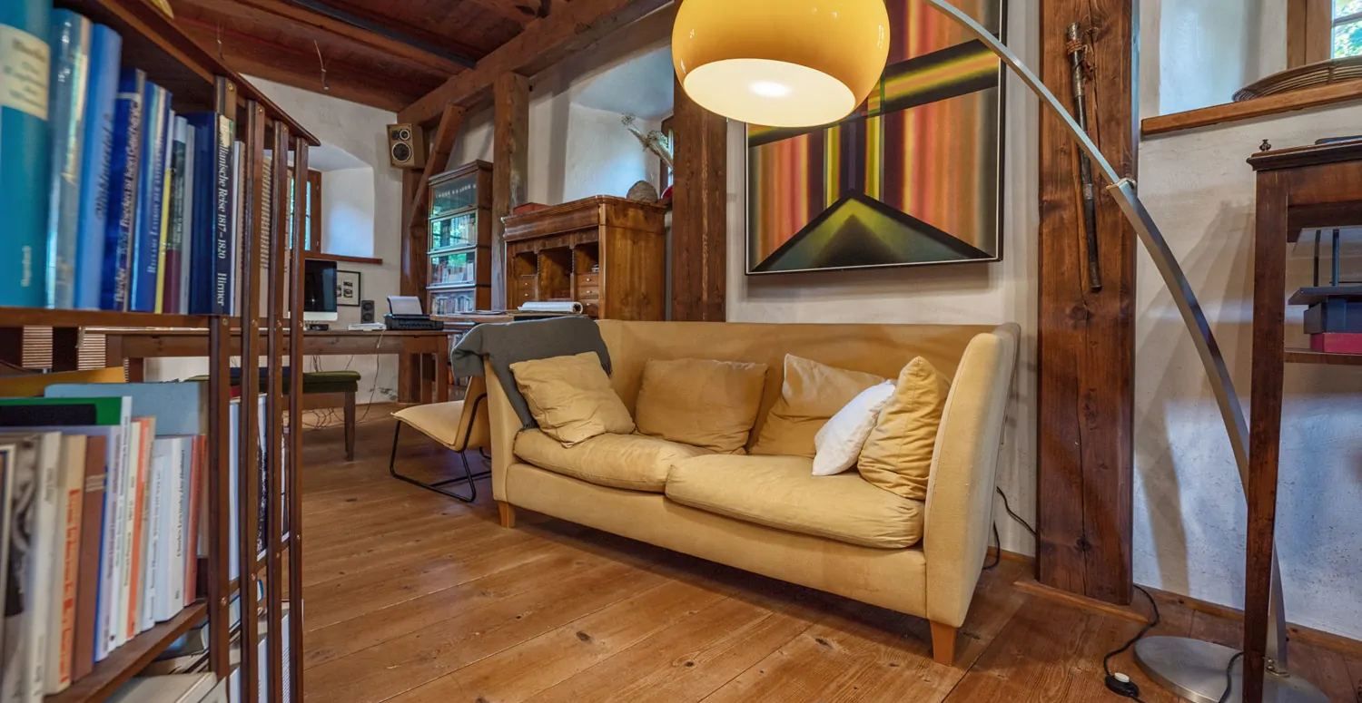 Denkmalgeschütztes Wohnhaus aus dem 18. Jahrhundert, ehemaliges Mühlengebäude in idyllischem Garten