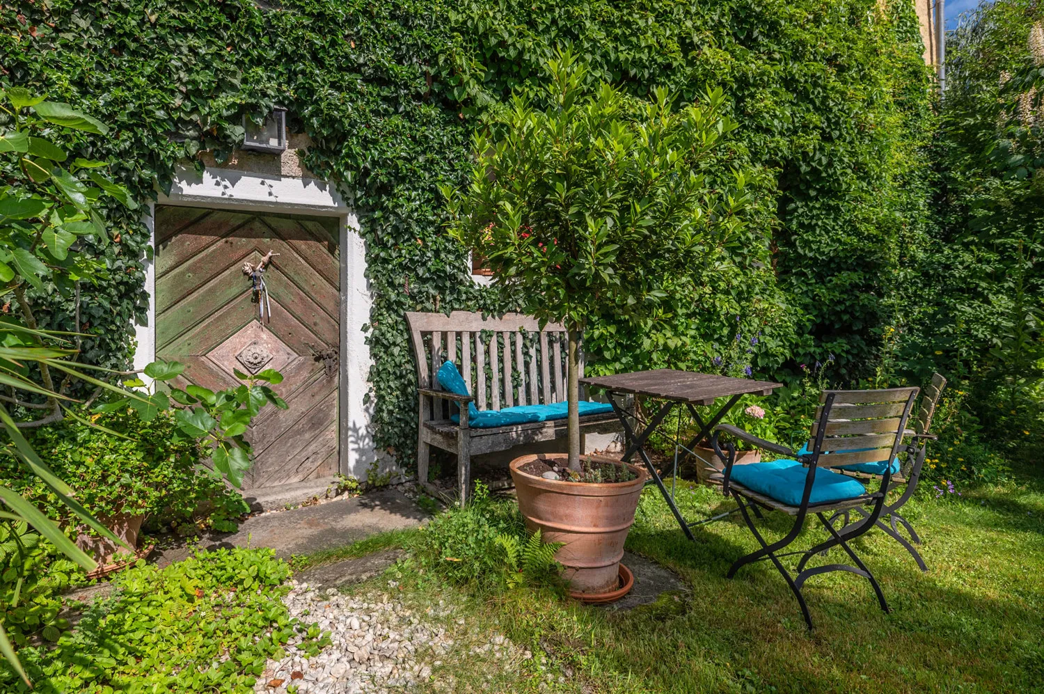 Denkmalgeschütztes Wohnhaus aus dem 18. Jahrhundert, ehemaliges Mühlengebäude in idyllischem Garten